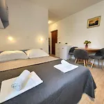 Mali Apartman U Centru
